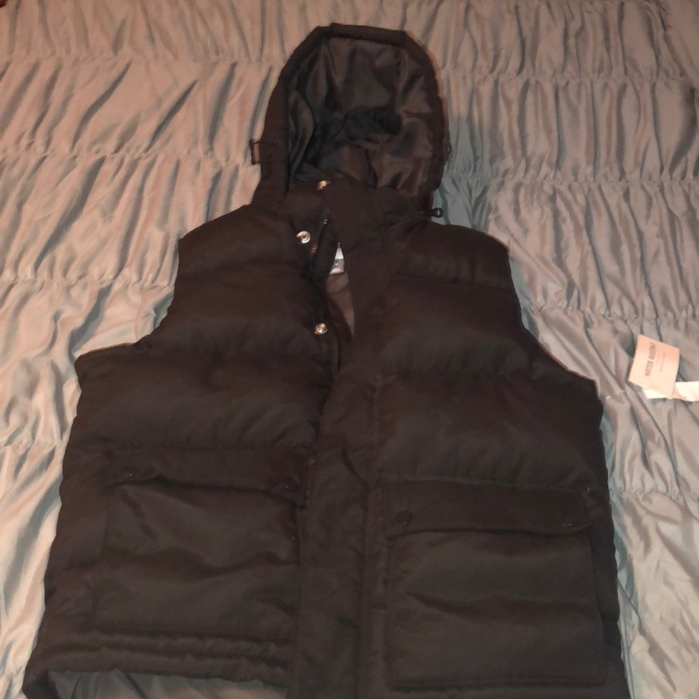 NWT Old Navy heavy winter vest. Size medium